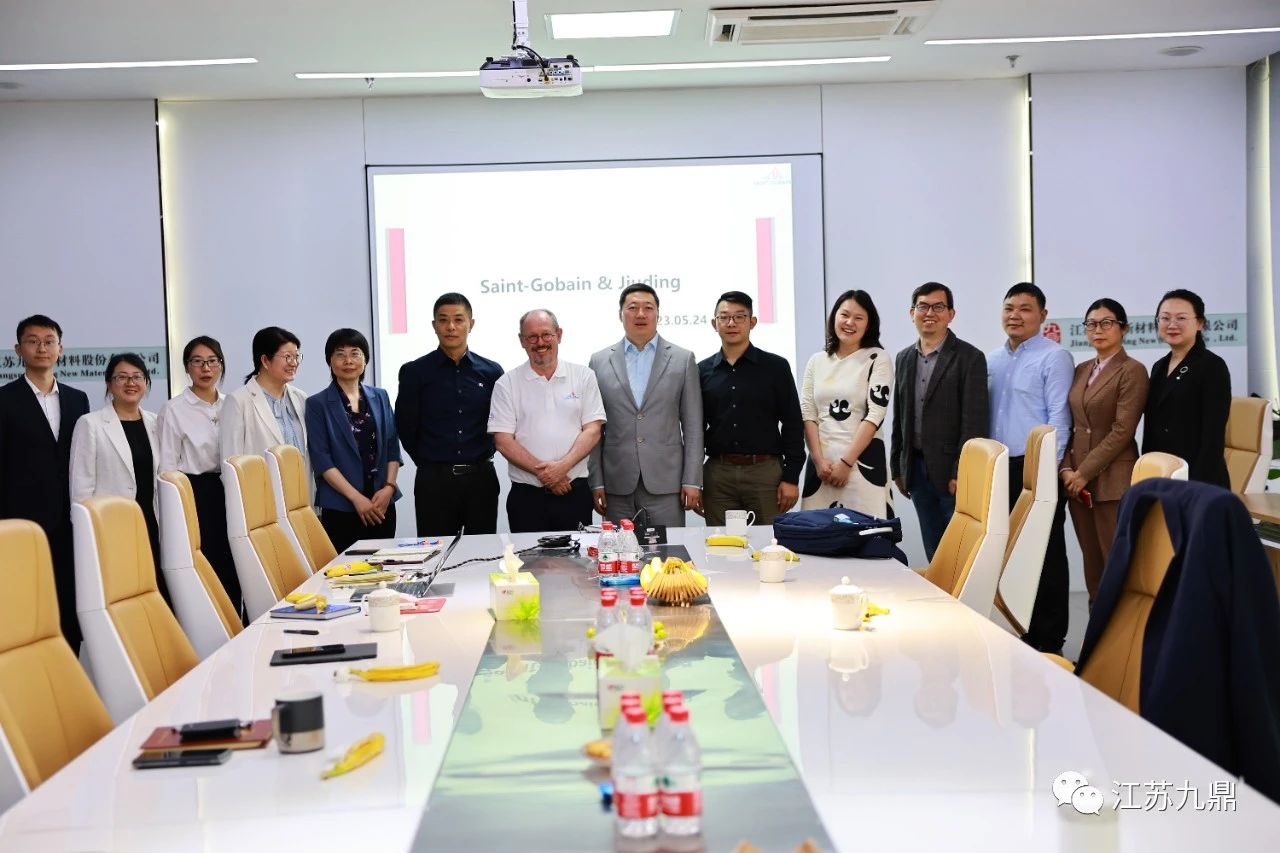 The Saint Gobain team came to visit our company (1)